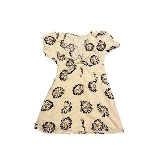 Urban‎ Outfitters Blouse Women's Size M Cream Daisies Button Front Short Sleeve